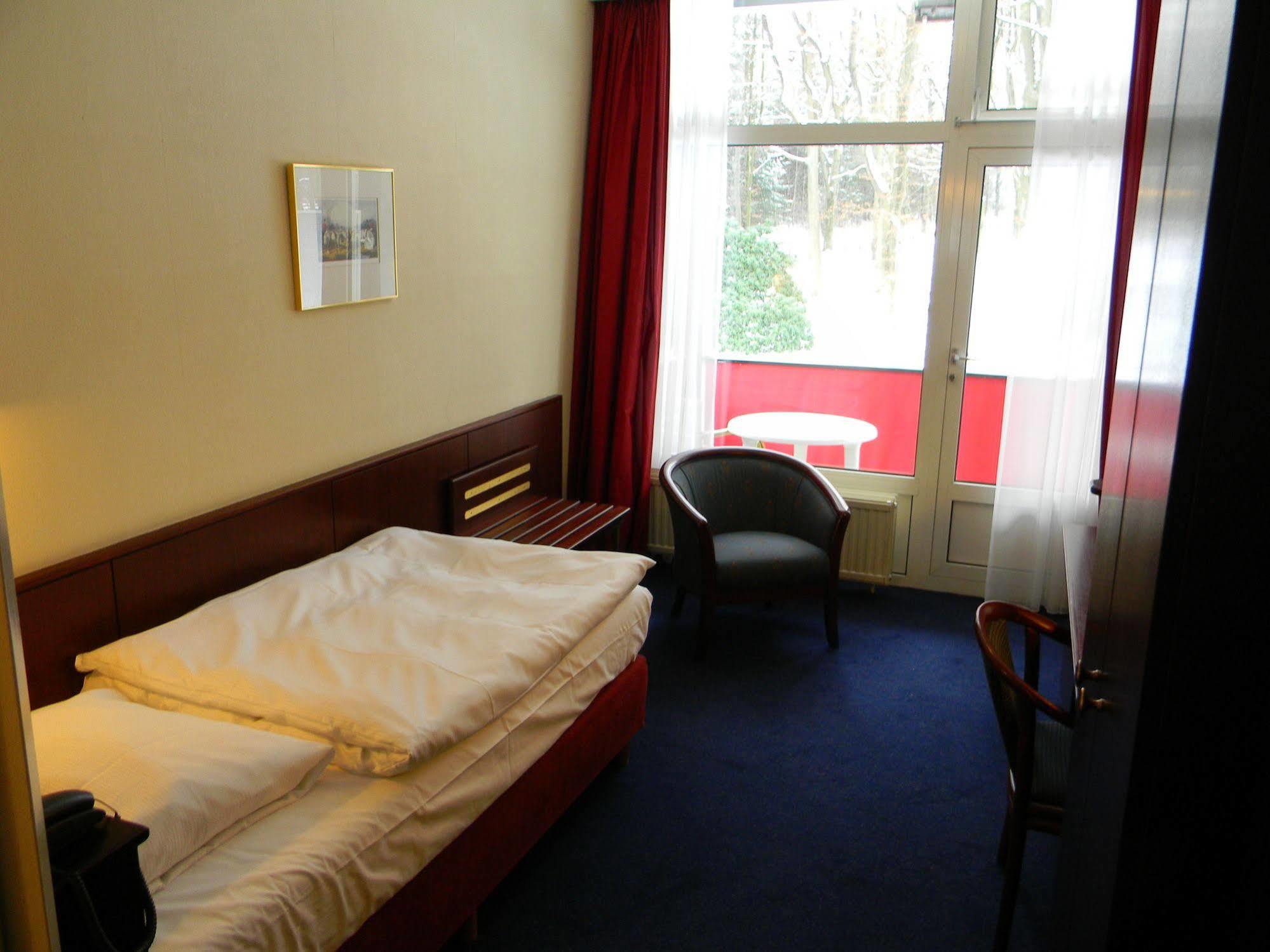 Nol In 'T Bosch Hotel Wageningen Bagian luar foto